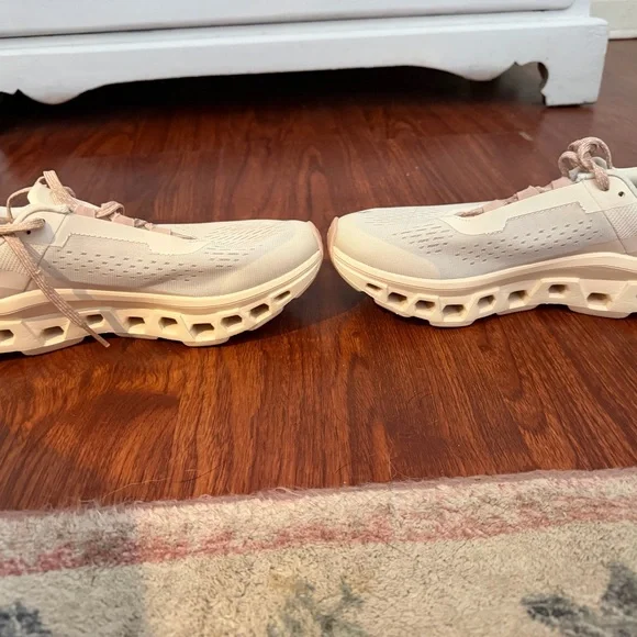 On Running Cream and Blue Sneakers - Picture 3 of 4